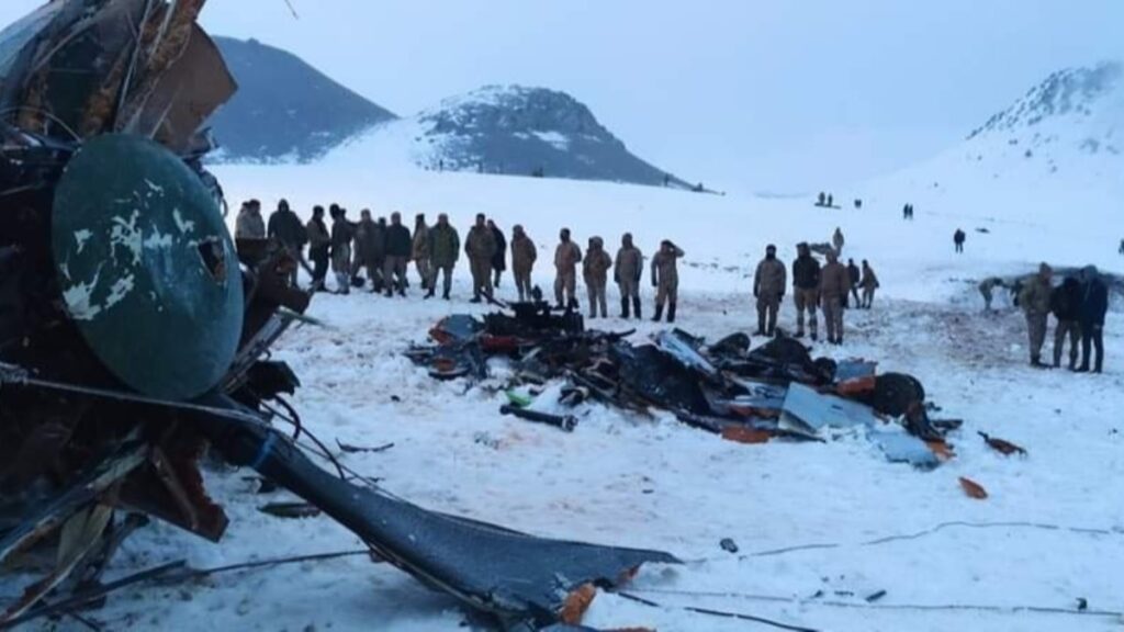 11 soldiers martyred in military helicopter crash in Turkey