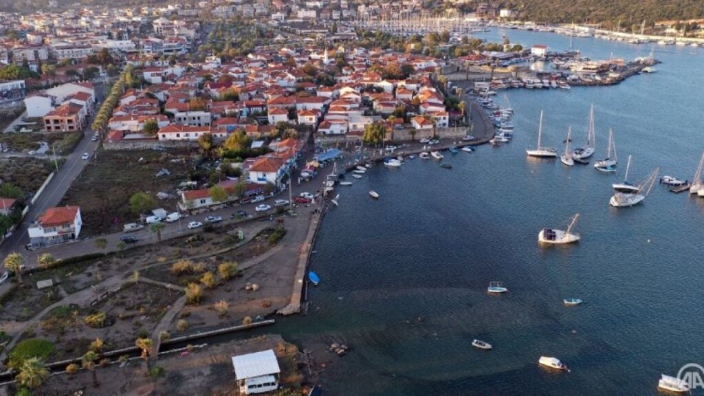 Aerial footage shows damage caused by tsunami in Izmir