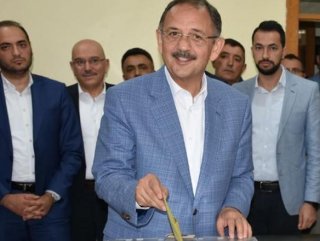 AK Party Ankara candidate votes in local polls
