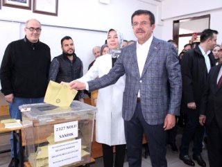 AK Party’s İzmir candidate votes in local polls