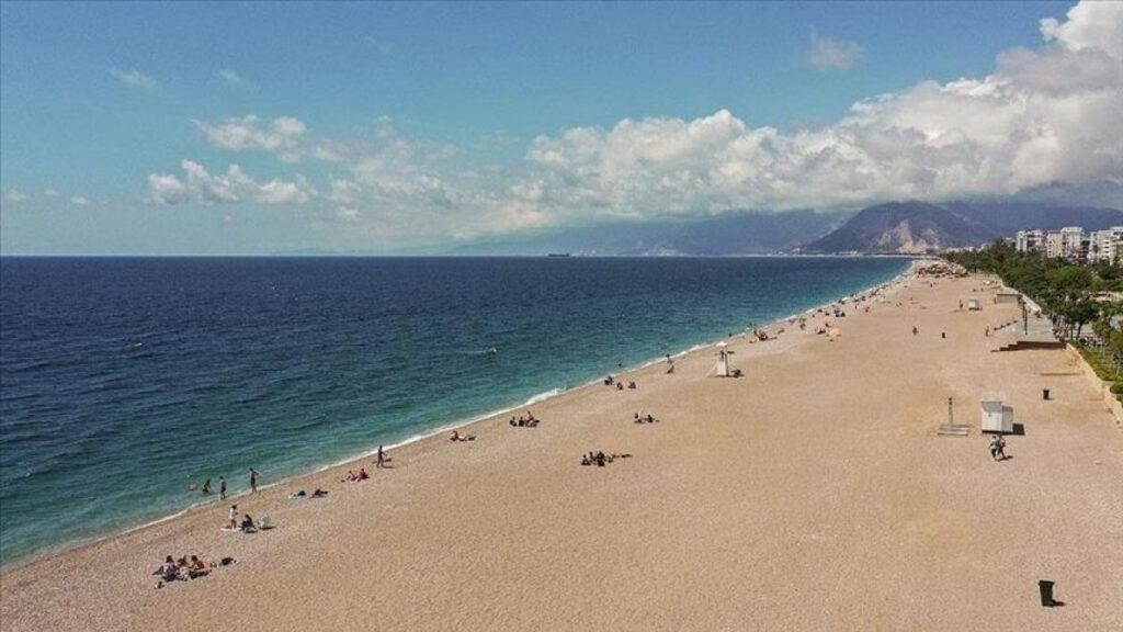 Antalya beaches remain on top of international Blue Flag list
