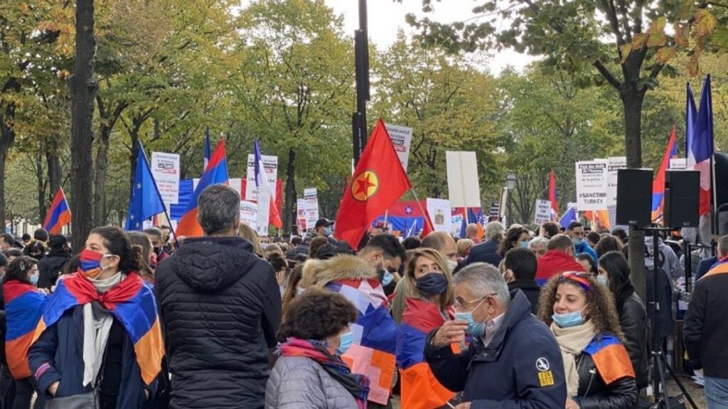 Armenians stage protest in Paris with PKK supporters