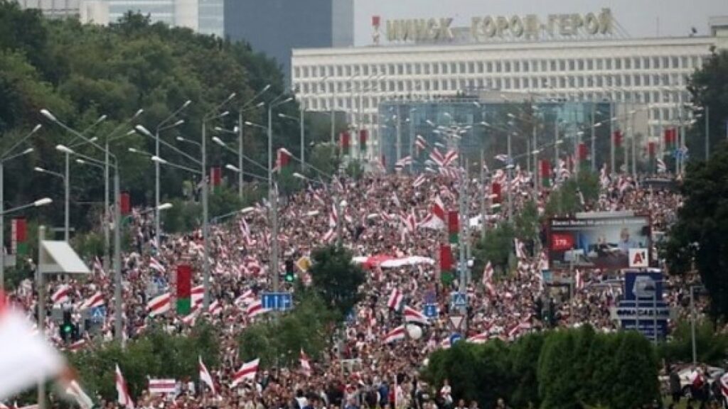 Belarus opposition holds huge rally in Minsk
