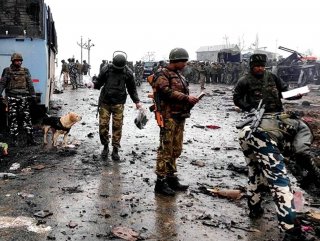 Bomb attack killed 16 soldiers in India
