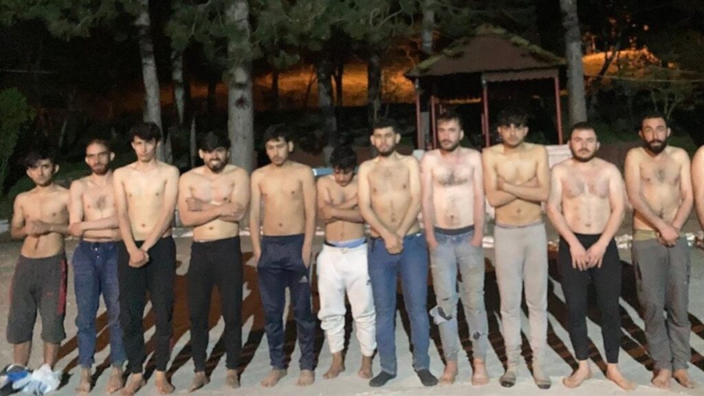 Bulgaria pushes half-naked irregular migrants to Turkey