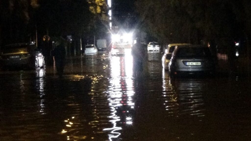 Car swept away by flood in western Turkey