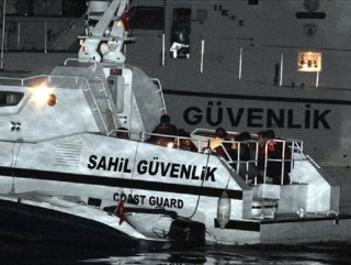 Coast guards save irregular migrants in Turkey