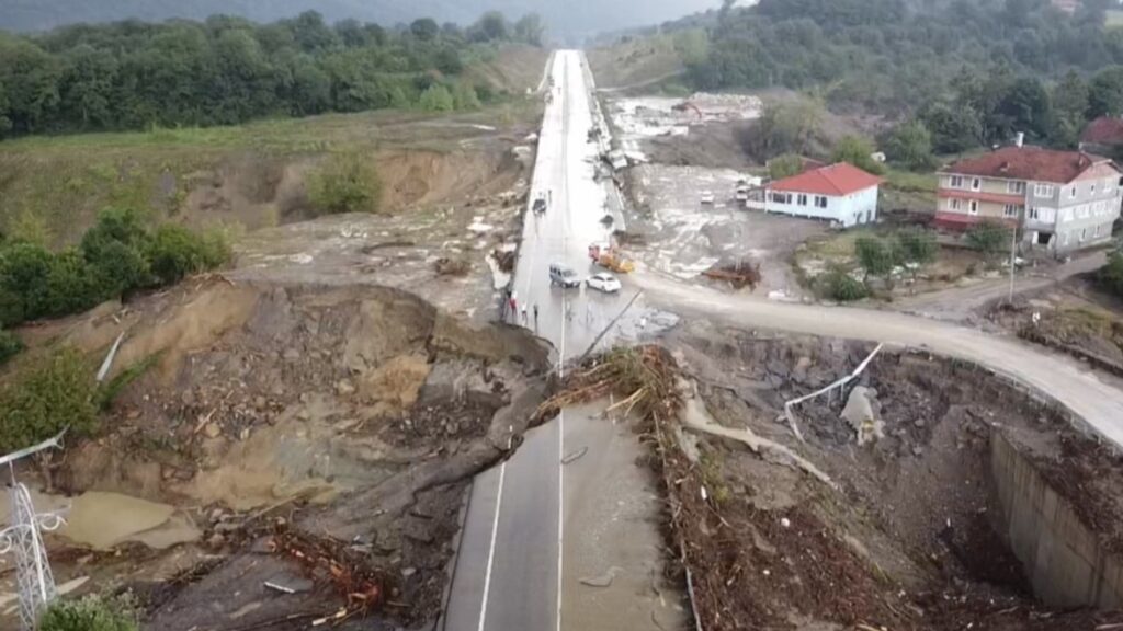Deadly floods hit Turkey's Black Sea region