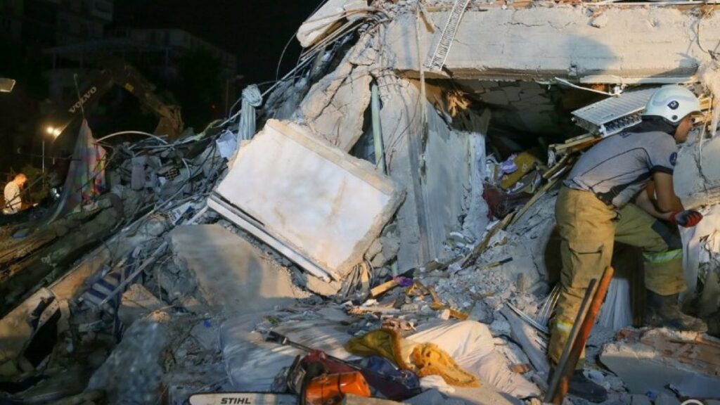 Death toll continues to rise in quake-hit Izmir