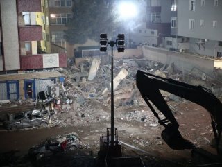 Death toll rises to 17 in Istanbul building collapse