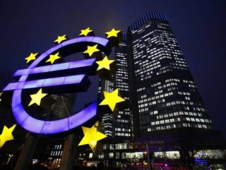 ECB keeps interest rates low due to global fluctuation