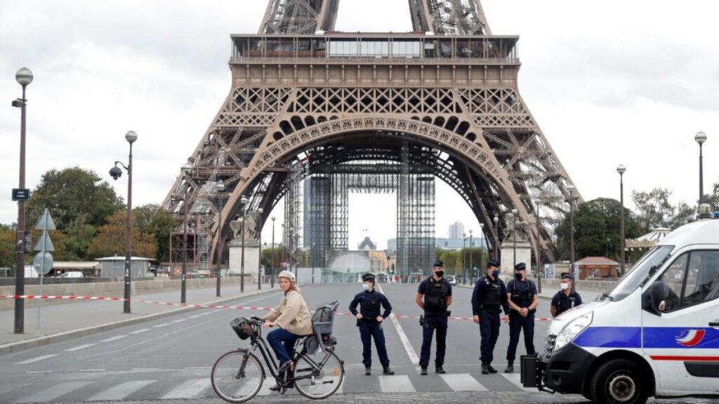 Eiffel Tower evacuated over bomb threat