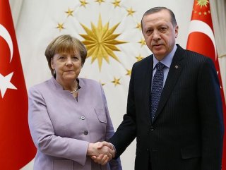 Erdoğan holds talk with Germany’s Merkel over phone