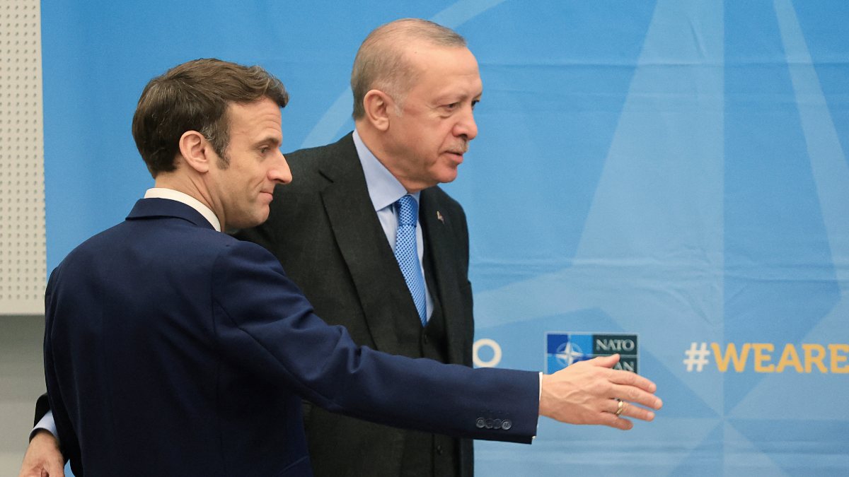 Erdoğan meets Macron as part of NATO summit