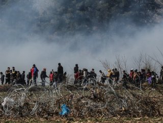 EU wants Greece to investigate police violence against refugees