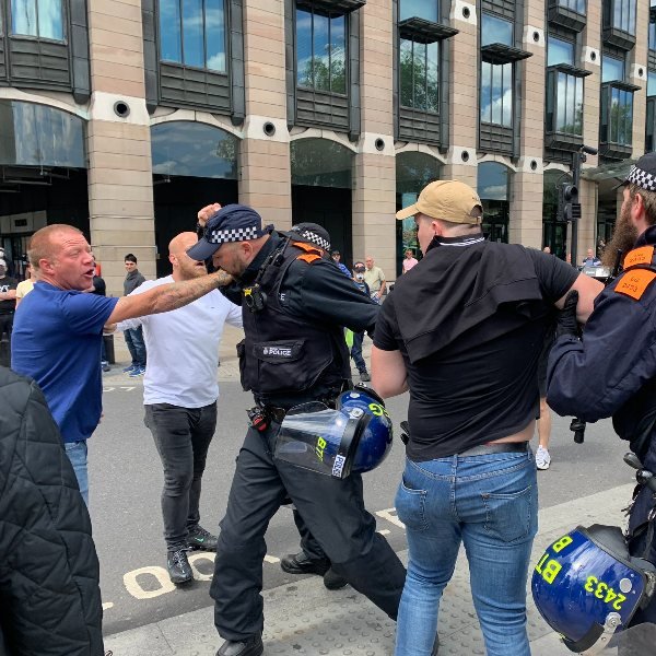 Far-right protesters clash with police in London