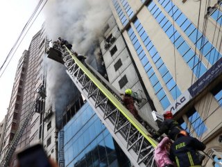 Fire breaks out at the high-rise building in Bangladesh