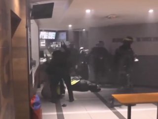 French police beat up protesters in a restaurant