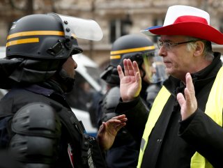 French police clash violently with protesters