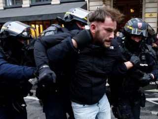French police torture protesters
