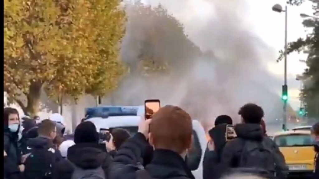 French students clash with police