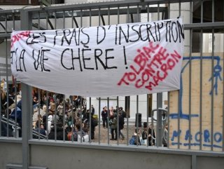 French students support ‘Yellow Vests’ protests