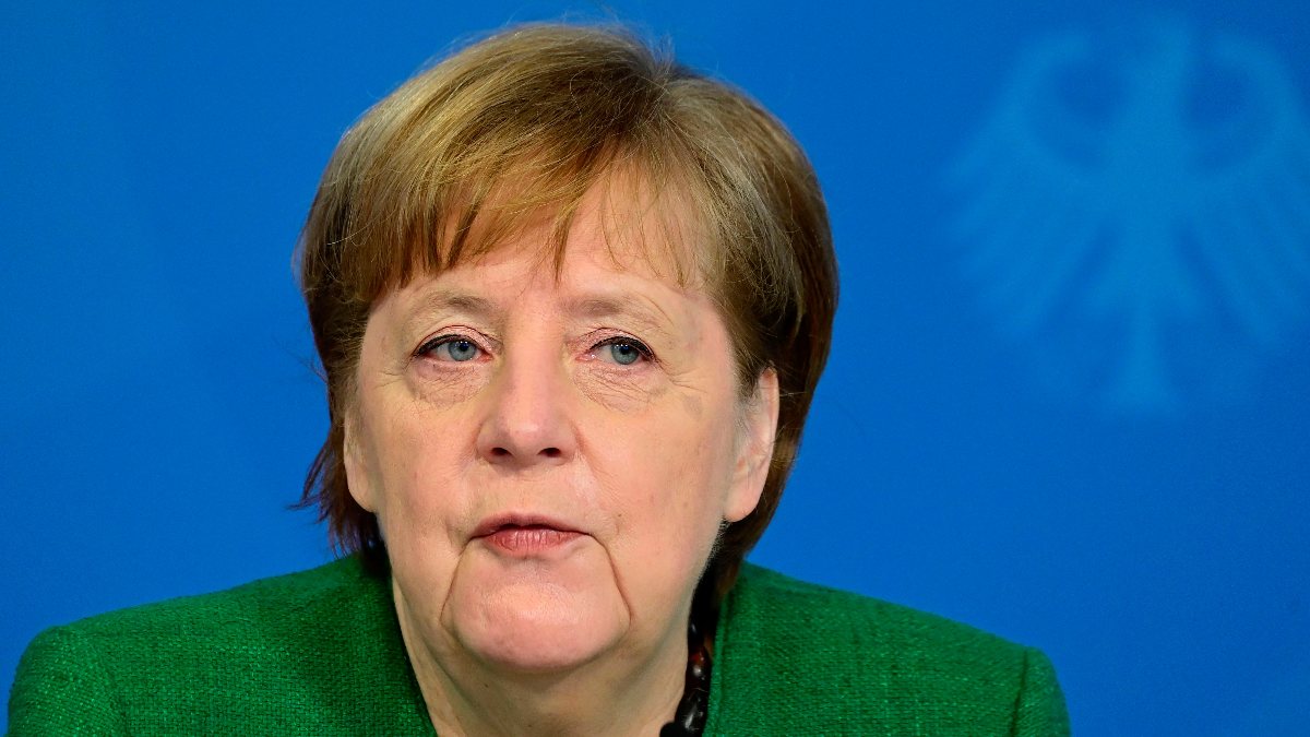 Germany's Merkel lauds Turkey's efforts in adressing refugee crisis
