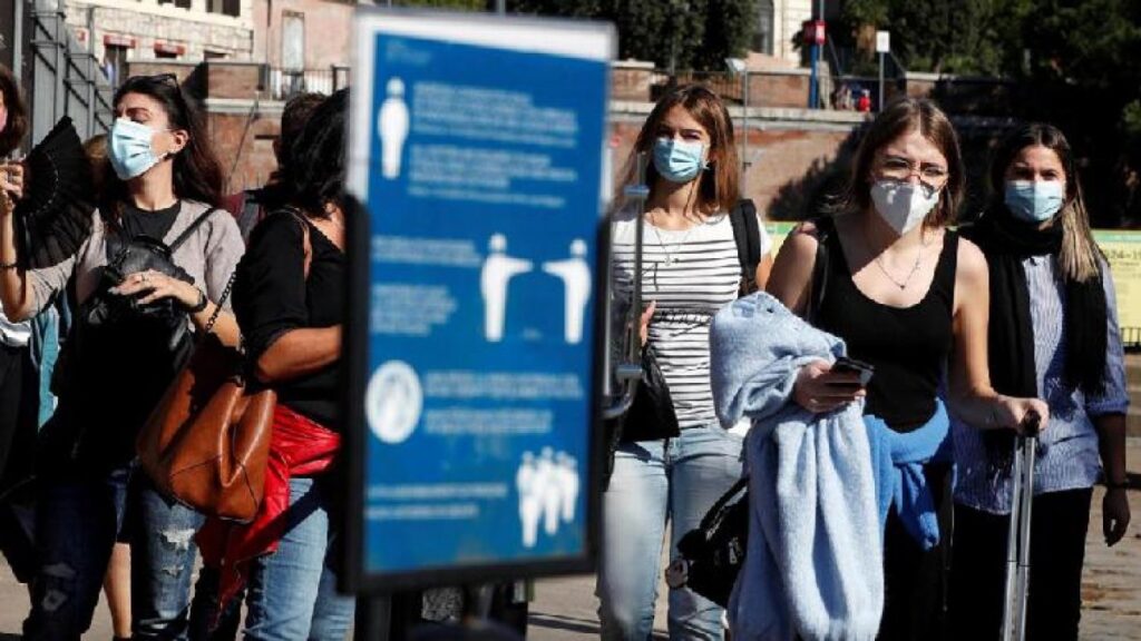 Greece imposes night curfew amid rising in coronavirus cases