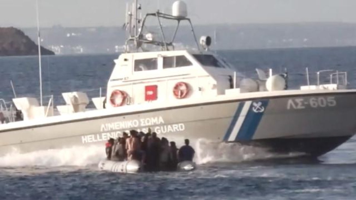 Greece pushes 211 migrants into Turkish waters