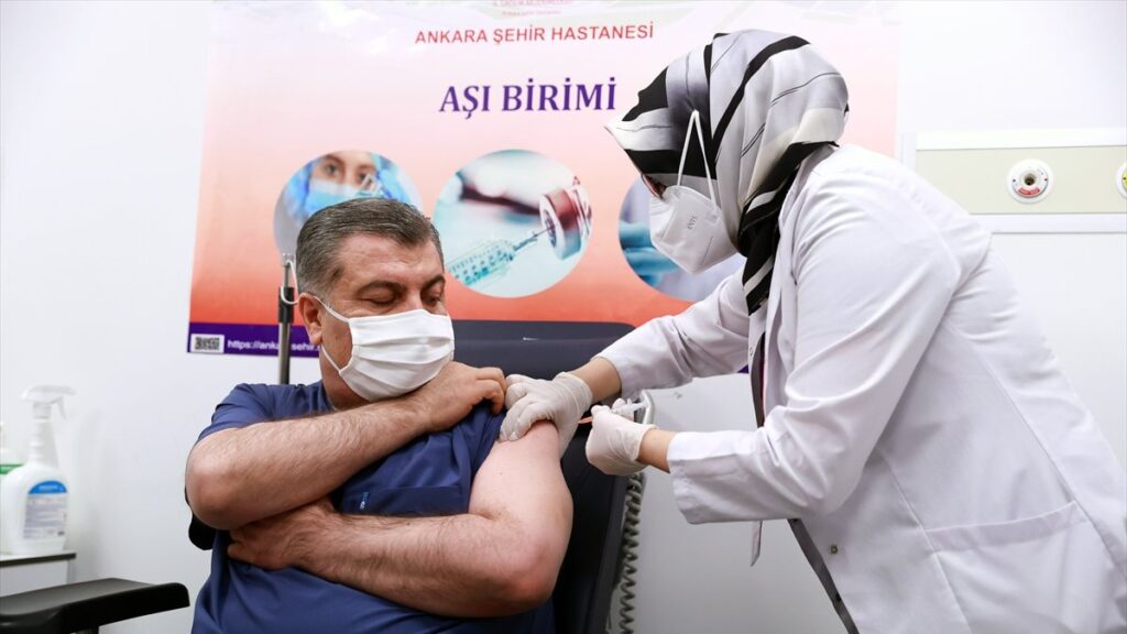 Health minister receives first coronavirus vaccine in Turkey