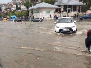 Heavy rainfall causes flood in Istanbul