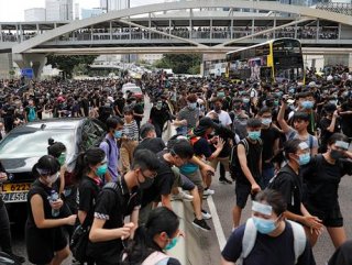 Hong Kong: Hundreds of protesters surround police headquarters