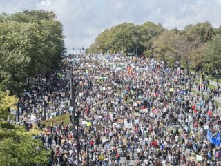 Hundreds of thousands march in climate strikes in Montreal