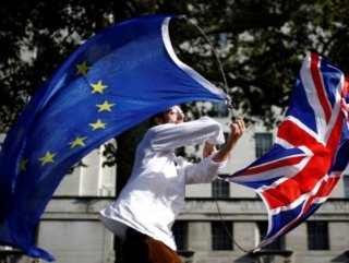 Hundreds of thousands take to the streets in protest Brexit