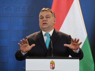 Hungary PM offers border help against refugees to Italy
