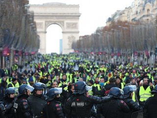Int’l flights to Paris drop amid Yellow Vest protests