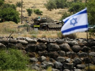 Israeli forces attack southern Syria