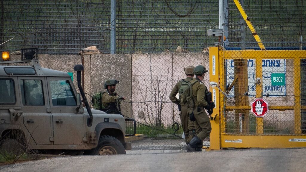 Israeli forces destroy Syrian posts in cross-border raid