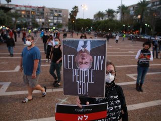 Israelis demonstrate against continuing rule of Netanyahu