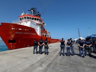 Italy prepares to fine migrant rescue boats