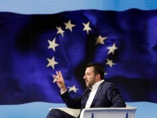 Italy starts to remove EU flags