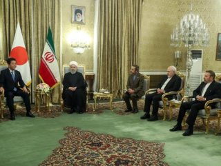 Japanese PM meets with Rouhani