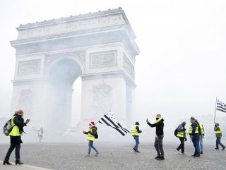 Macron urges talks solution over yellow vests protests