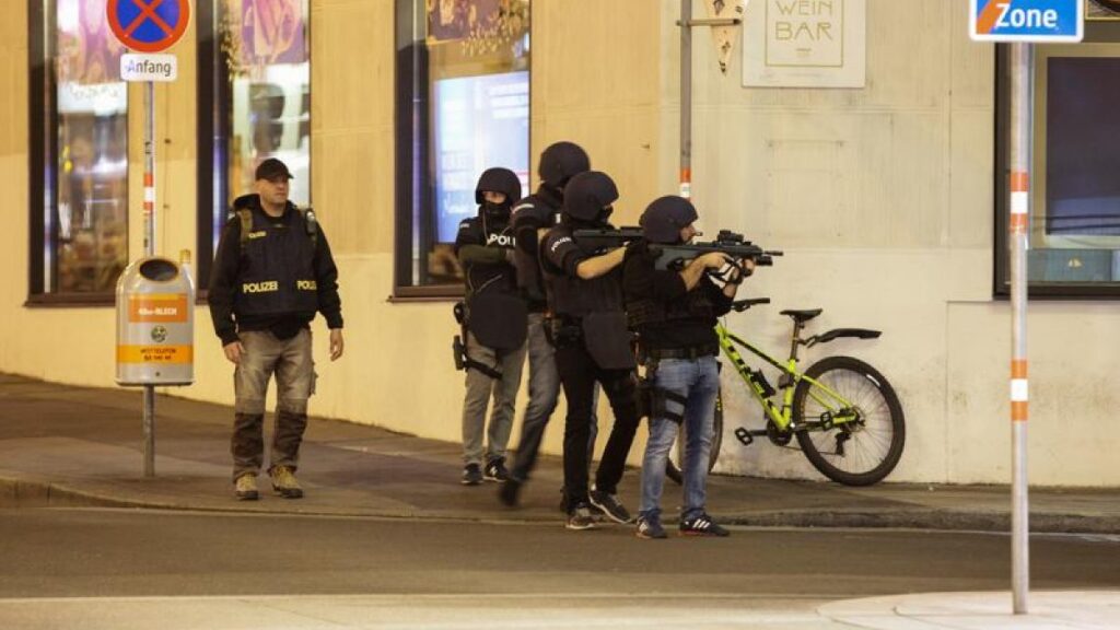 Manhunt in Vienna continues after four killed in terror attack