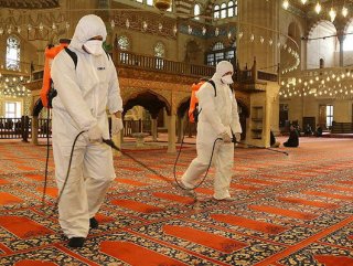 Mass prayers in mosques suspended amid virus outbreak in Turkey