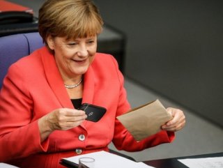 Merkel leaves quarantine after testing negative