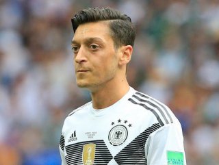 Mesut Ozil quits German National Team