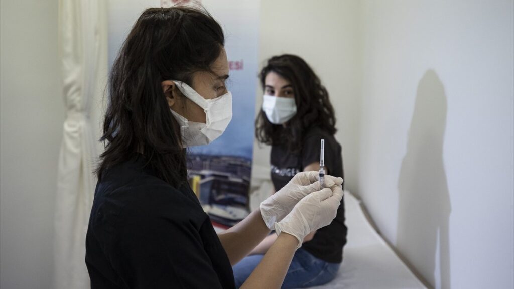 More than 700,000 Turkey health care workers get coronavirus vaccine