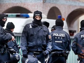 Mosque evacuated after a bomb threat in Germany