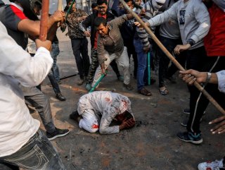 Muslim-Hindu clashes kill 35 in India